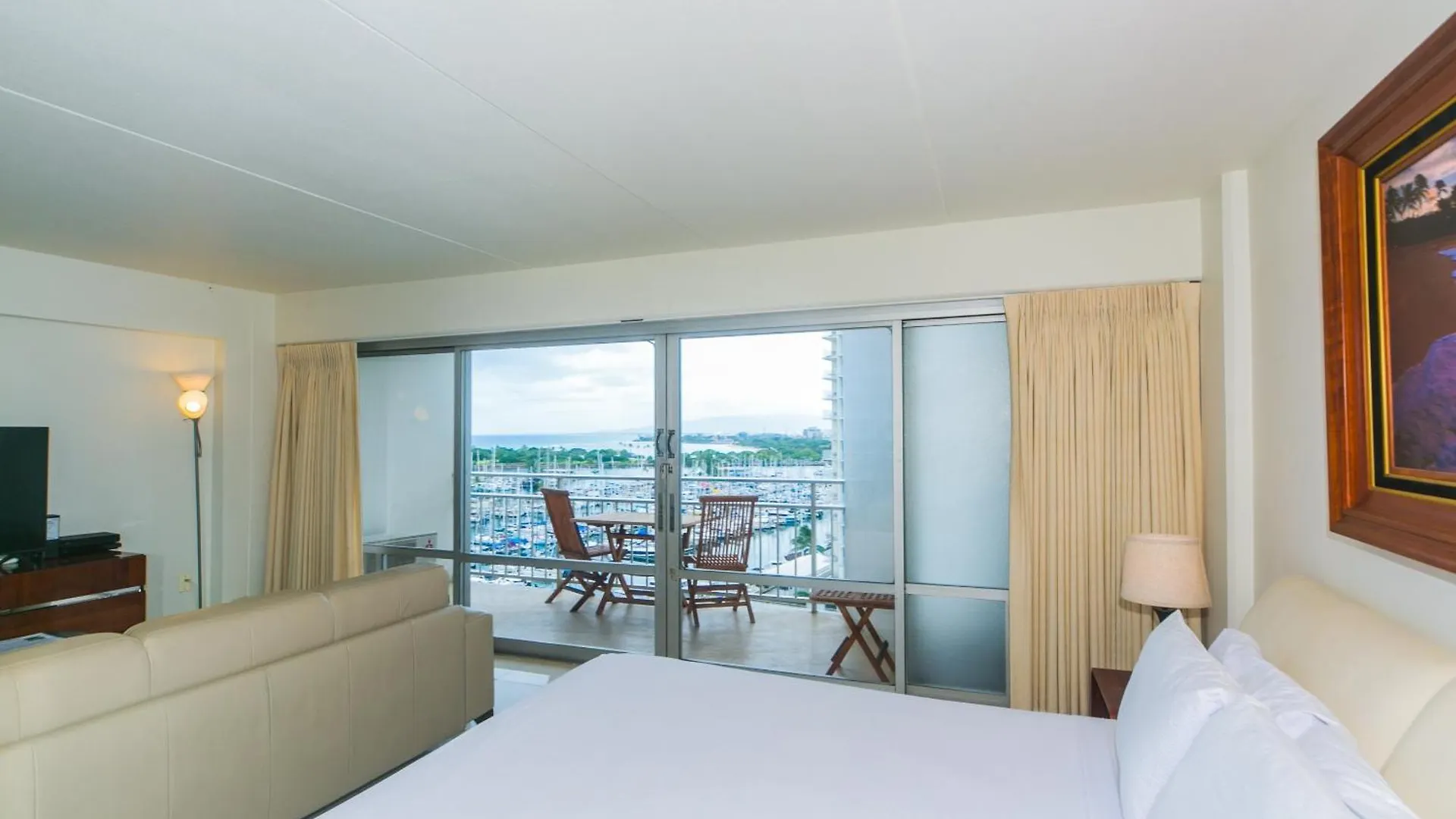 דירות הונולולו Ilikai Tower 1027 0*,  ארצות הברית
